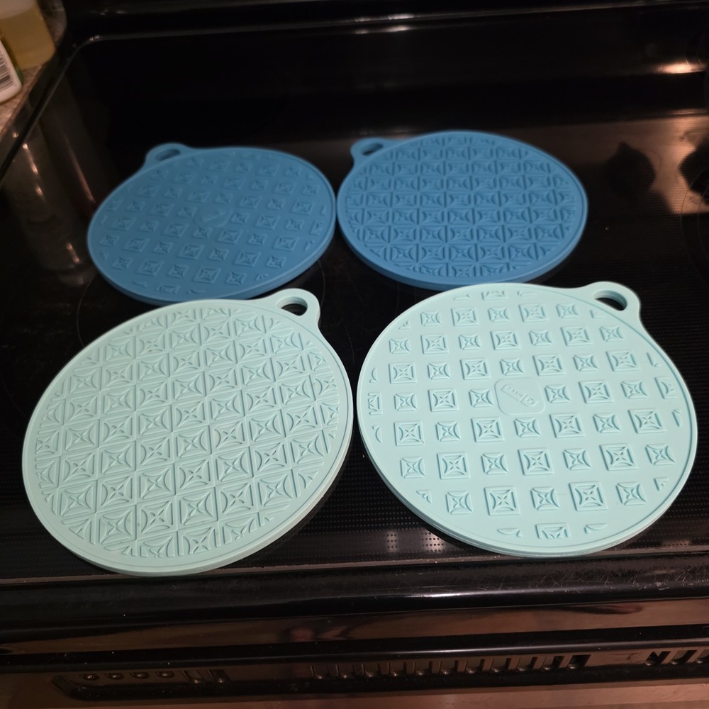 DASH Magnetic Silicone Pot Pan Protectors Set of 4 Cookware Scratch Guards Green